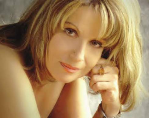 Lori Viola performs live at Villa Risi.